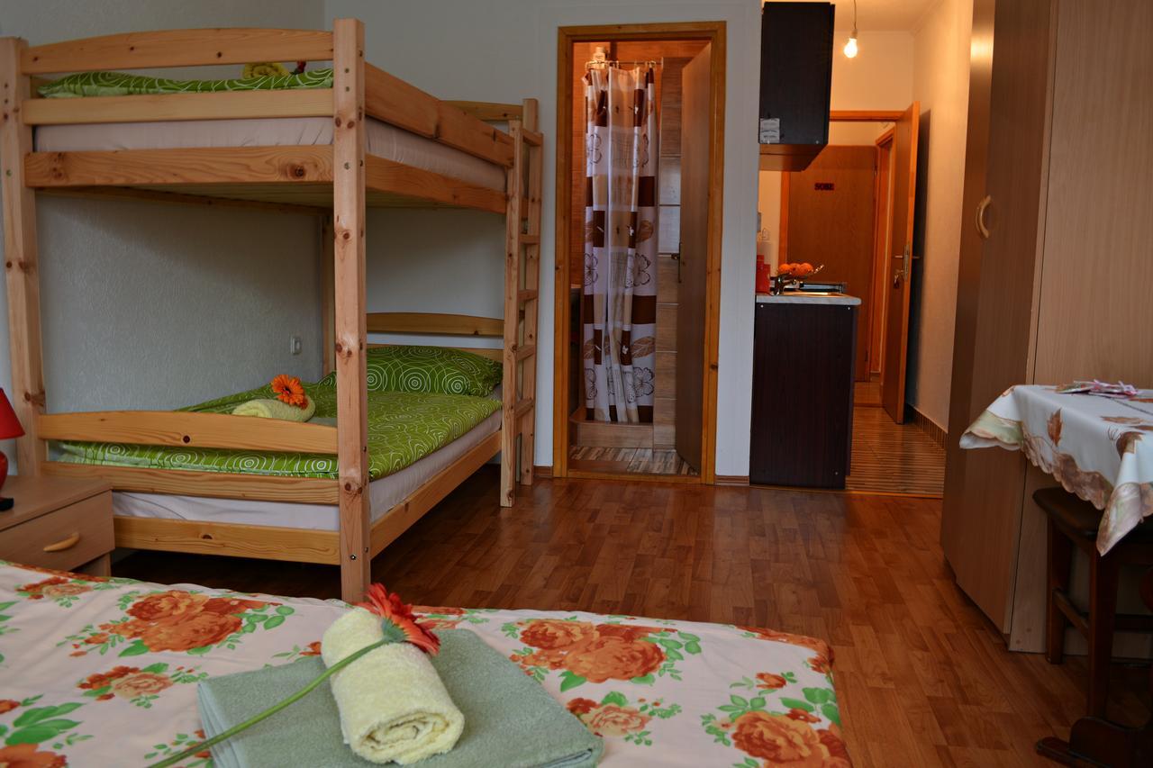 Apartment Lotika *